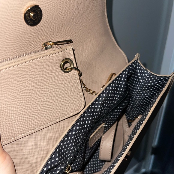 Elegant Beige Handbag with Bow Accent - Picture 3 of 4